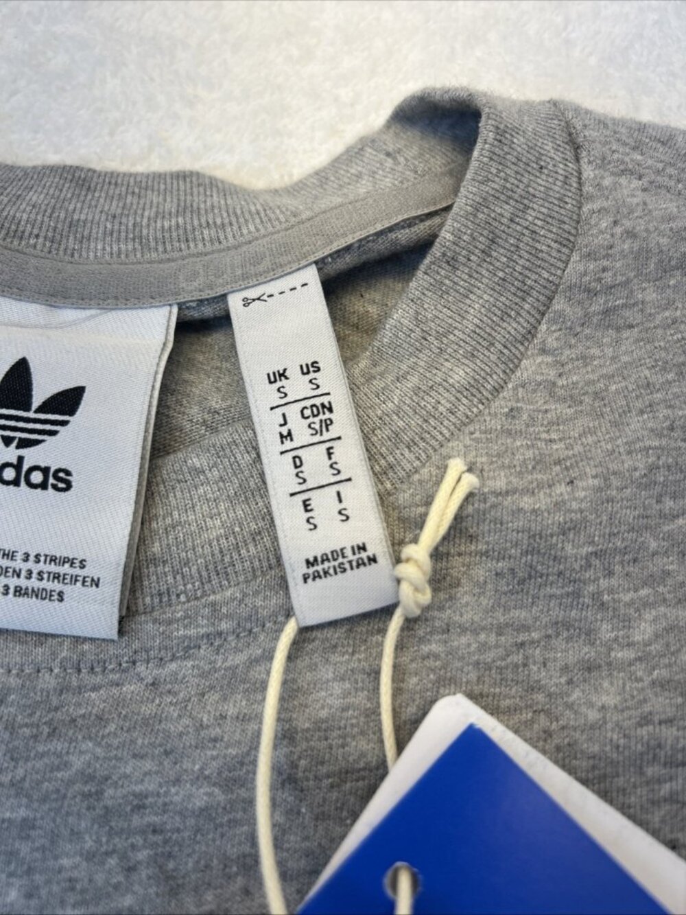Adidas Originals Trefoil Essentials Tee Shirt Gray Sz Small Short Sleeve New - Picture 3 of 4